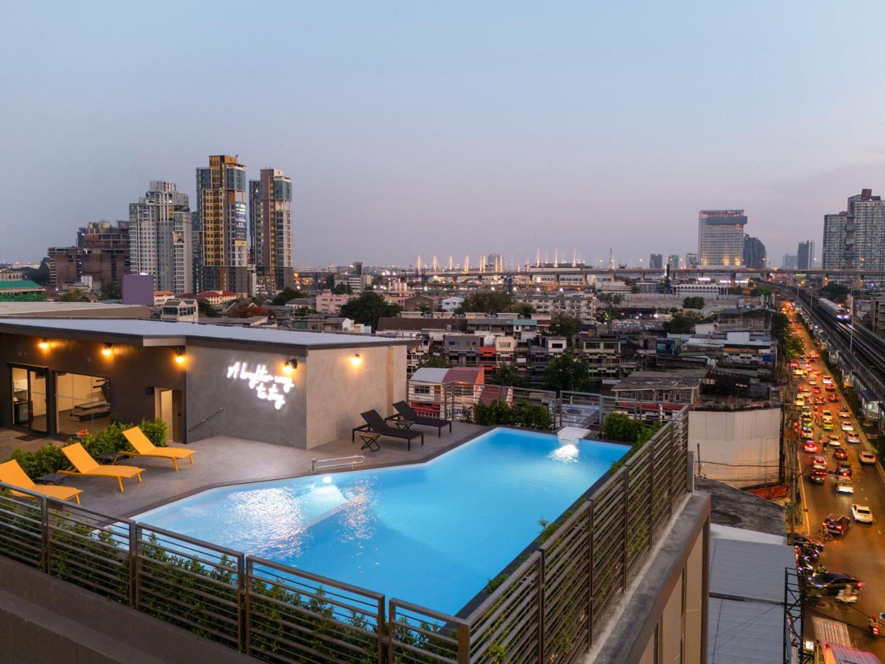 Lumen Bangkok Udomsuk Station Hotel Ngoại thất bức ảnh